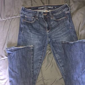 AMERICAN EAGLE SKINNY KICK JEANS